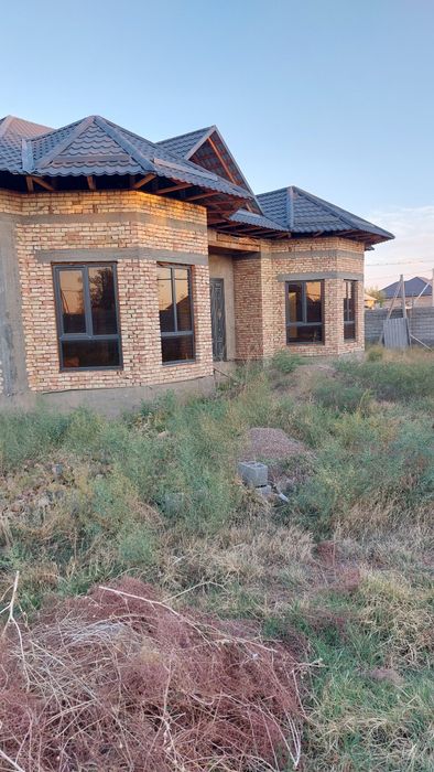 Үй сатылады ст. Бадамда