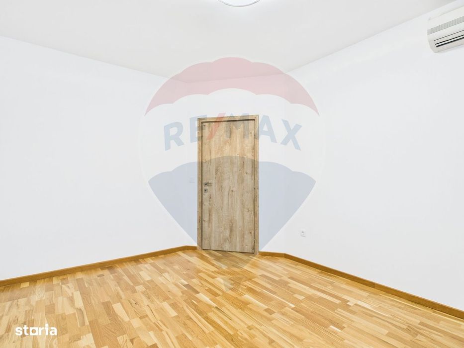 De inchiriat apartament 4 camere | Curte 127 mp | Foisor & parcare