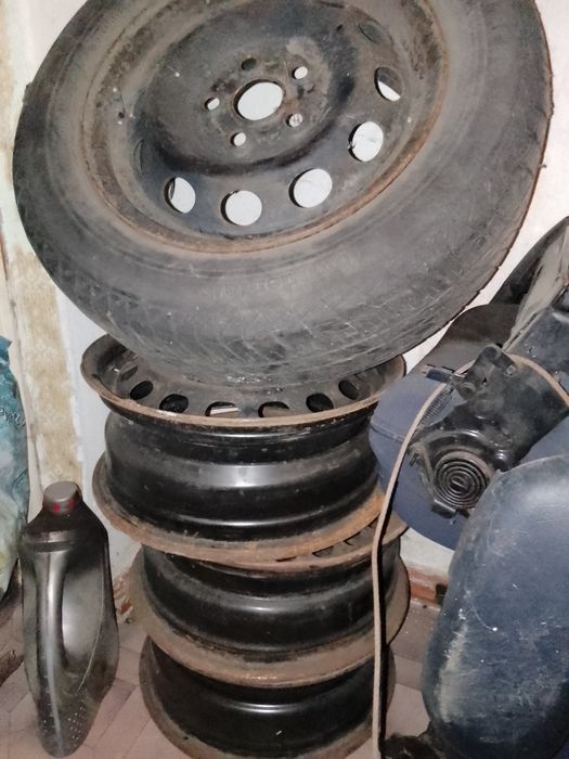 Диски на 15 Фольксваген Ауди 5 дырые