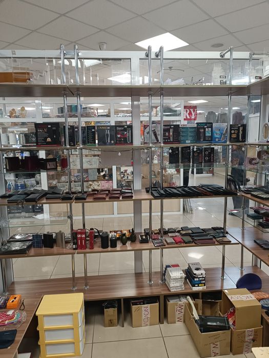 Витрины стеллажи