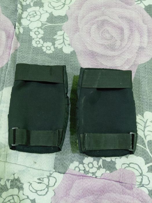Протектори за крака Naked Pro Knee Pads.