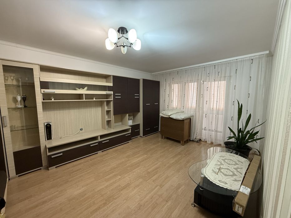 Inchiriez apartamen doua camere decomandat
