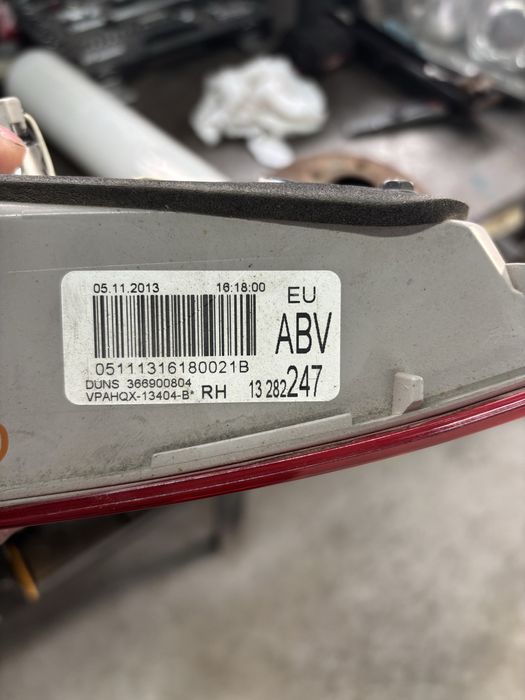 стоп/стопче на багажника на Opel Astra J