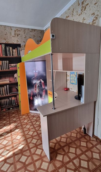 Детский гарнитур, шкаф, стол, кровать