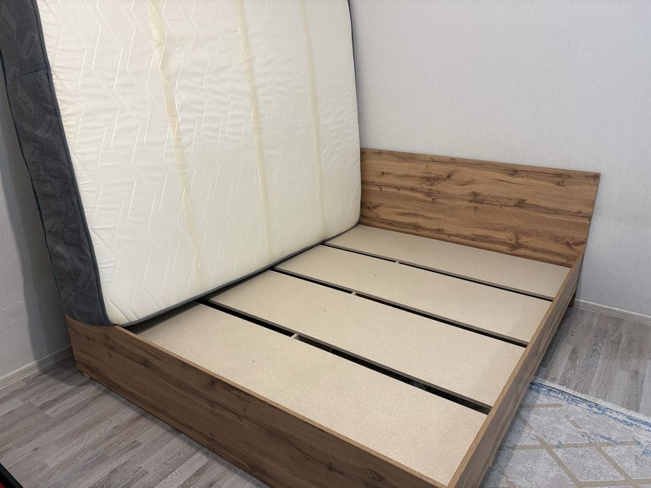 Продам спальную кровать