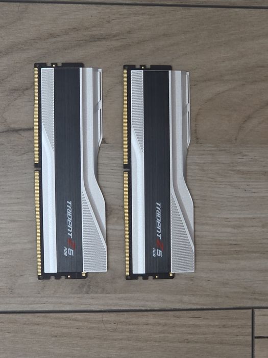 DDR5 32GB G.SKILL Trident z5 6000Mhz