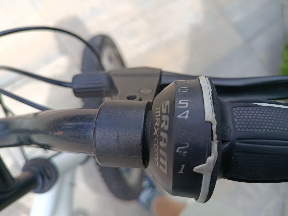 Vând bicicleta fără suspensi