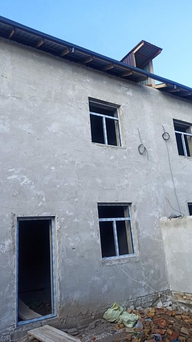 Хонка туман марказида, андалибда жойлашган, янги курилган 2 сотикли уй