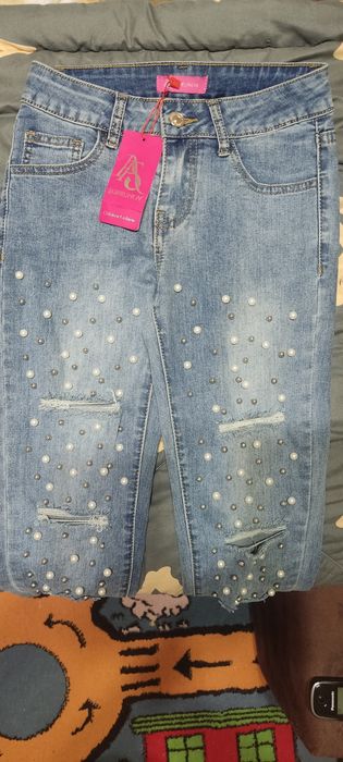 Продам джинсы для девочки