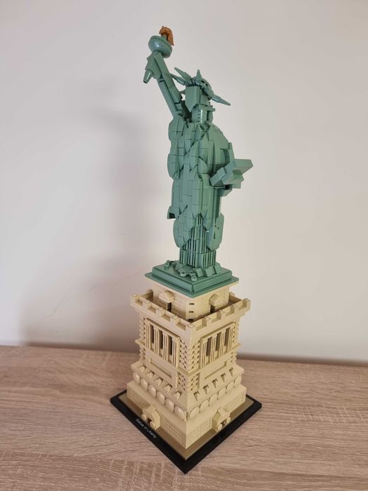 LEGO Architecture Statuia Libertatii 21042, 1685 piese