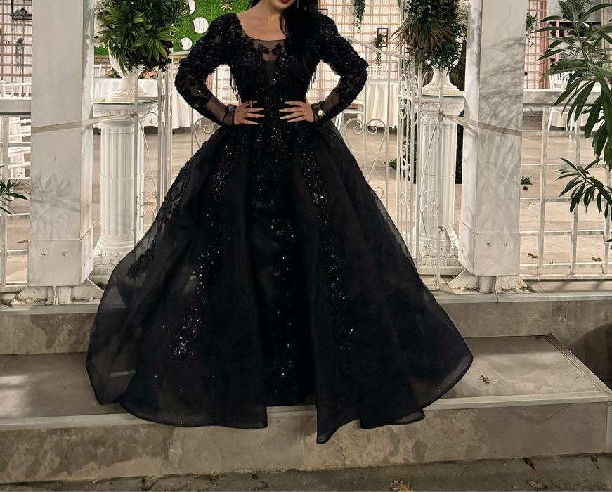 Rochie neagră cu corset