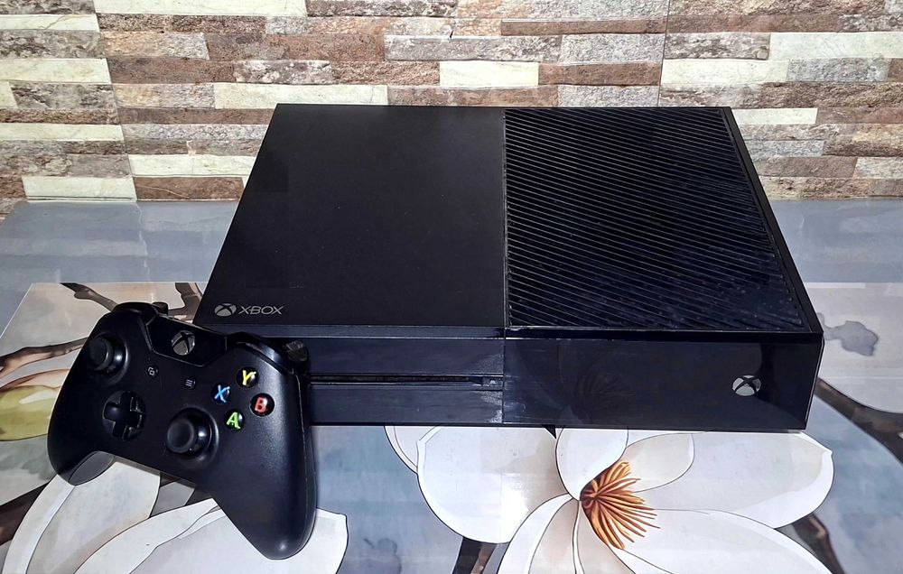 Xbox One + Controller + Jocuri – Pachet complet