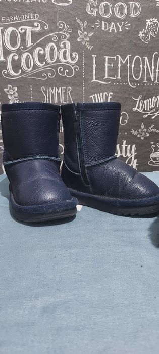 Продам уги натуралка размер 23. За 5000