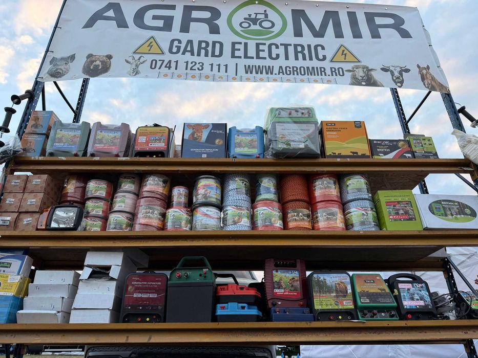 Gard electric animale salbatice sau domestice , aparate pe curent sau baterie cheie izolatori generator impulsuri pe panou solar fotovoltaic