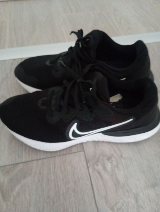 Маратонки Nike Renew
