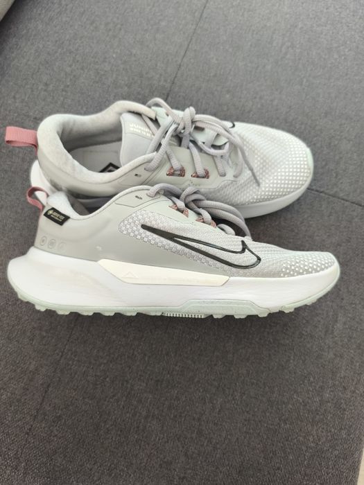 Маратонки NIKE 36,5