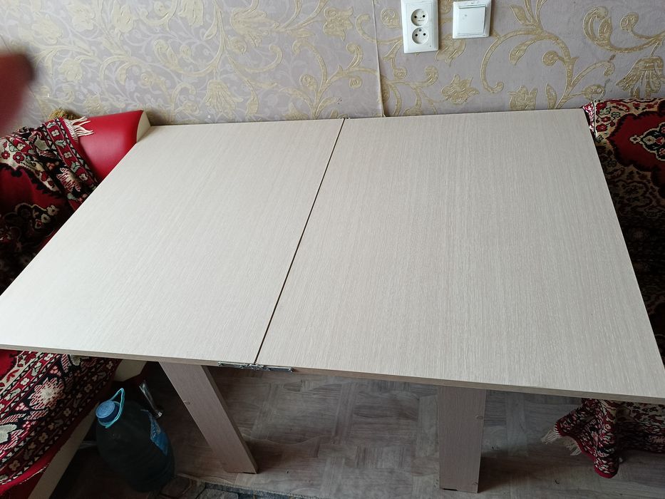 Стол кухонный ,б/у