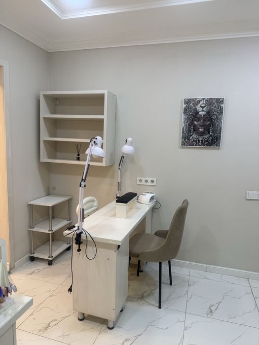 Сдам в аренду маникюрный стол