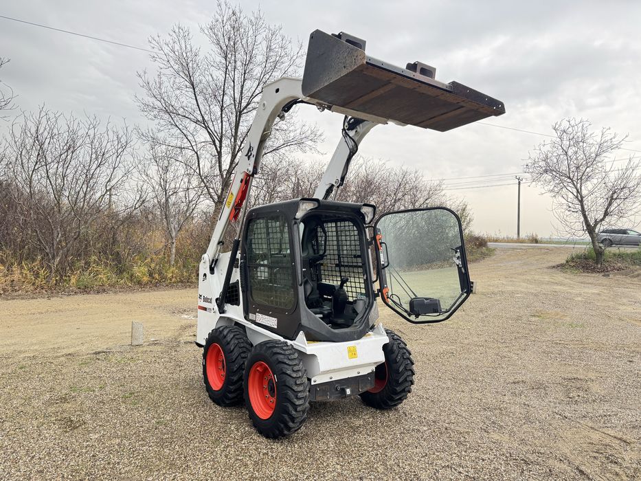 Mini încarcator frontal Bobcat S450. Ca nou , cu 700 ore impecabil .