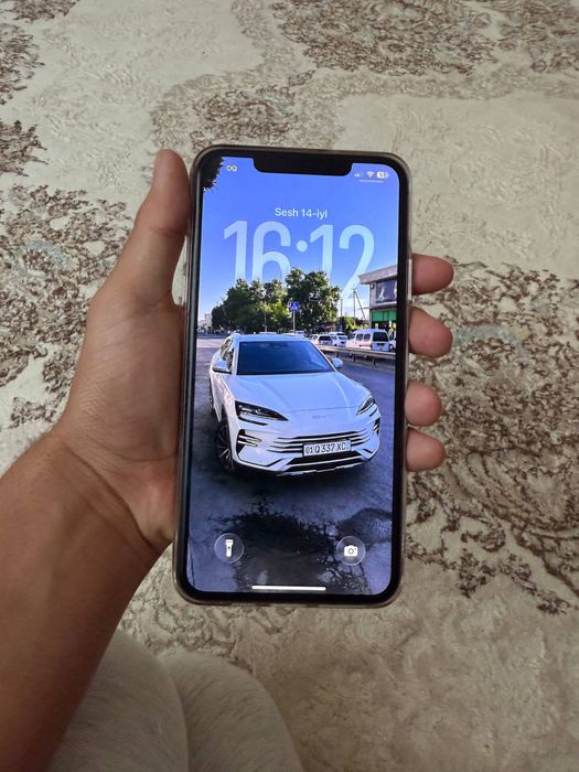 11 pro max  telifon ochilmagan vakum hamma joyi radnoy. uman aybi yoq