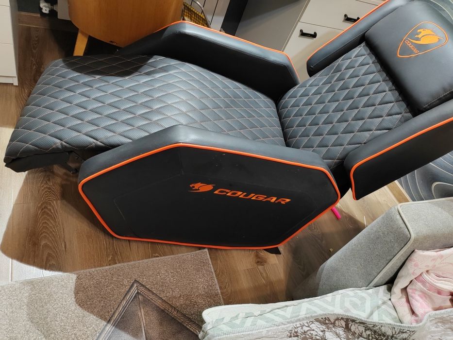 Продаётся игровое кресло Caugar