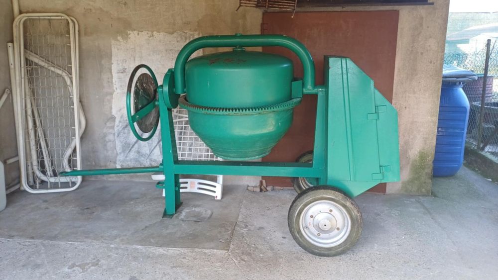 Betoniera 350 litri.