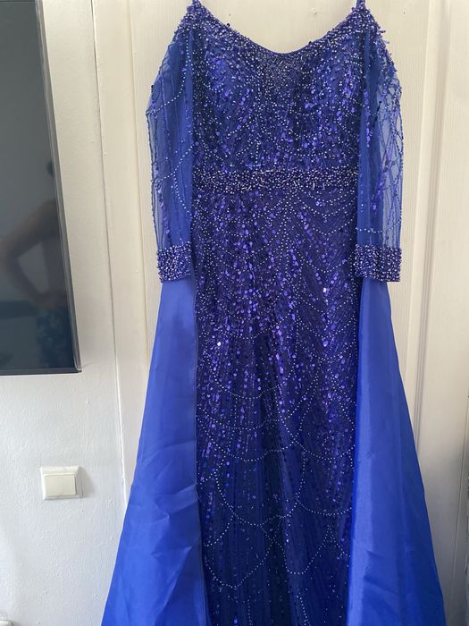 Rochie de seara cu trena detașabilă