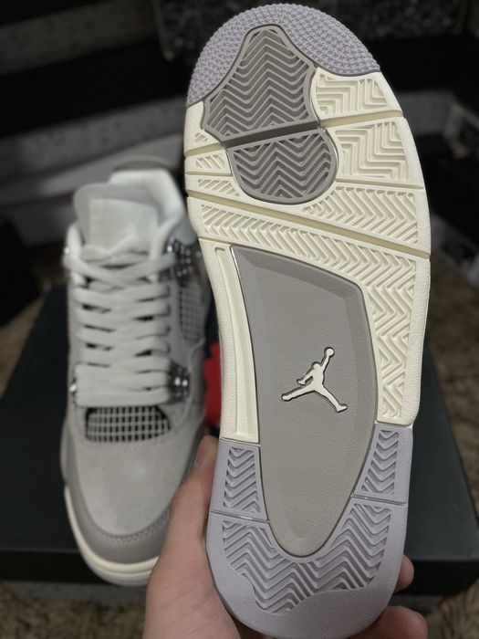 Jordan 4 Retro Frozen Moments