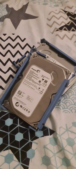 Vând pc fără carcasă