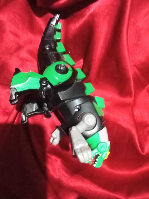 Цял лот от фигурки