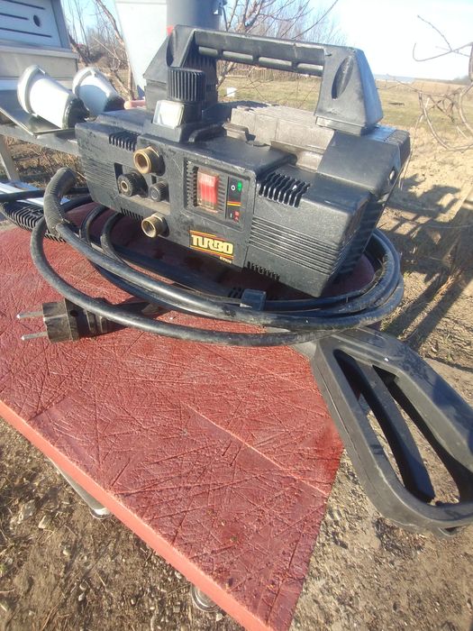 Vând aparat de spălat cu presiune