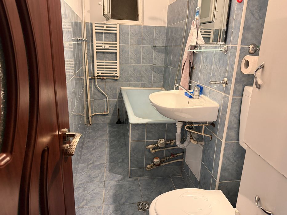 Inchiriez apartament 3 camere Decebal cu loc de parcare