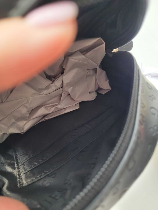 Чанта раничка "Guess"