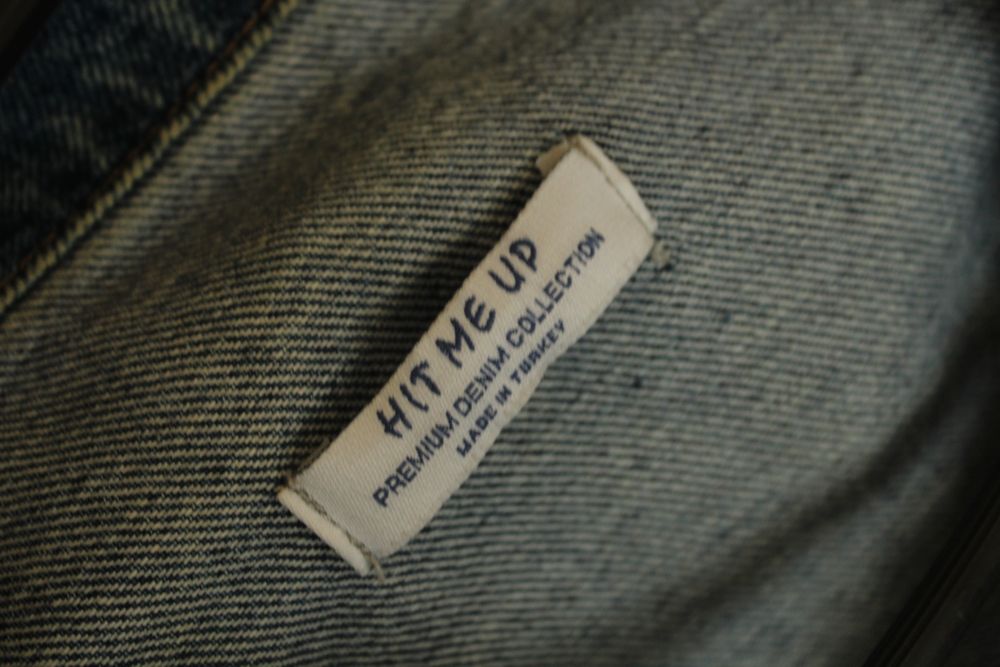 Jachetă denim cu rupturi mărimea S