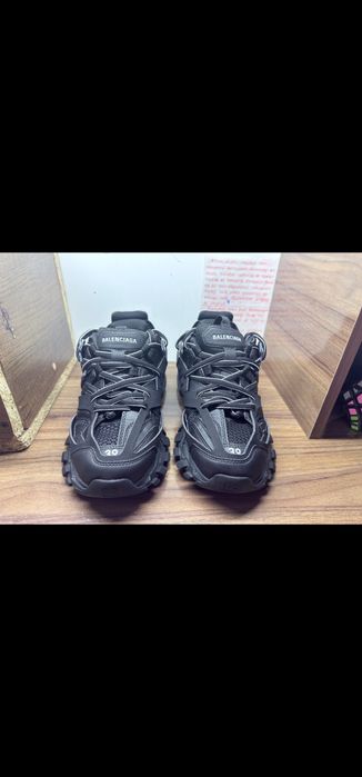 Balenciaga track 39