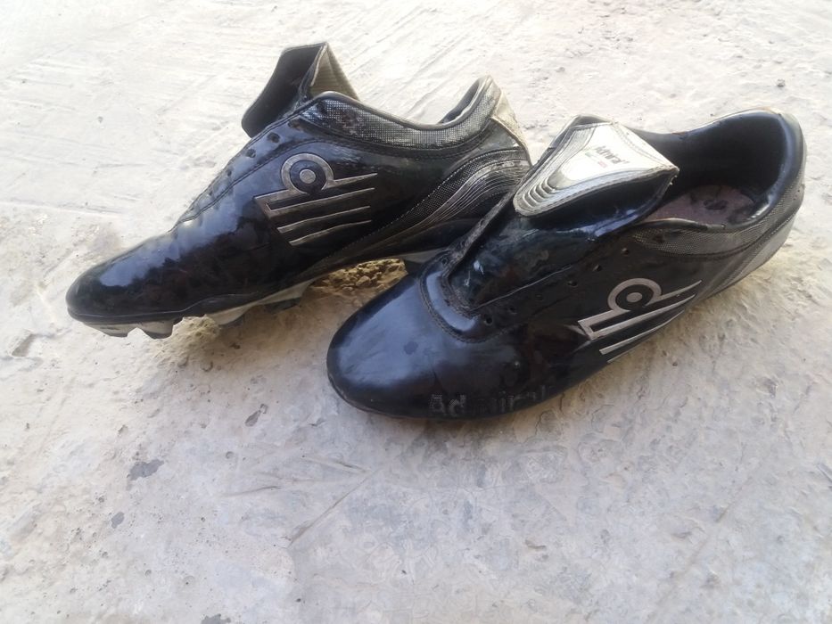 Бутцы футбольные