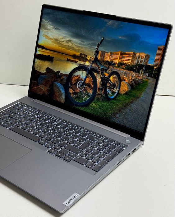 Noutbuk LENOVA 16 GB / 512 GB