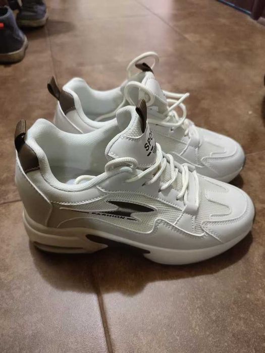 Нови маратонки със скрита платформа