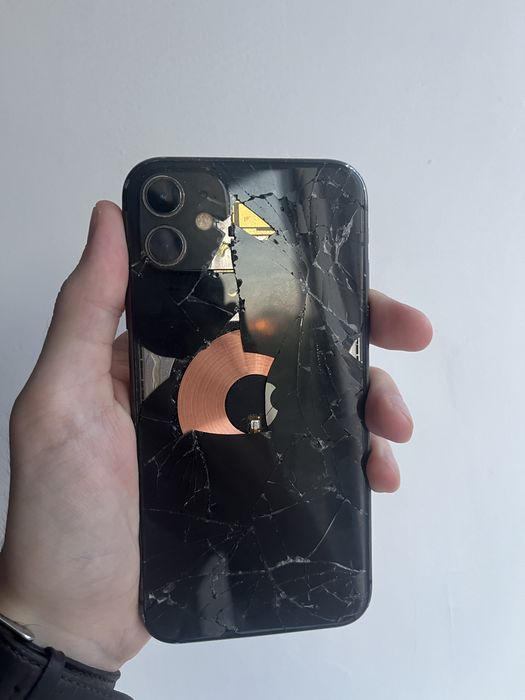 Продам iphone 11 64gb Торга нет! Обмена нет