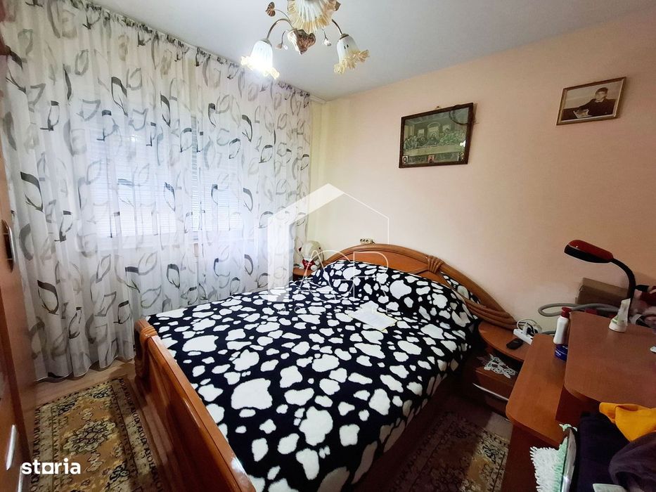 Apartament cu 3 camere, decomandat, zona Mihai Bravu