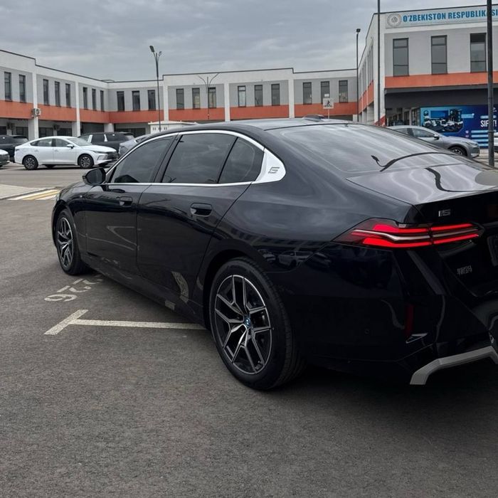 BMW i5 35L 2024 йил