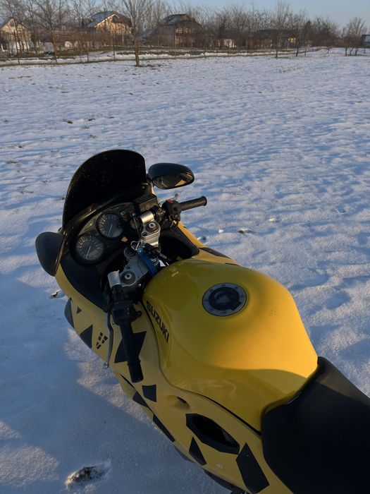 Vand suzuki katana gsx 600 f schimba si cu golf 4 sau cross