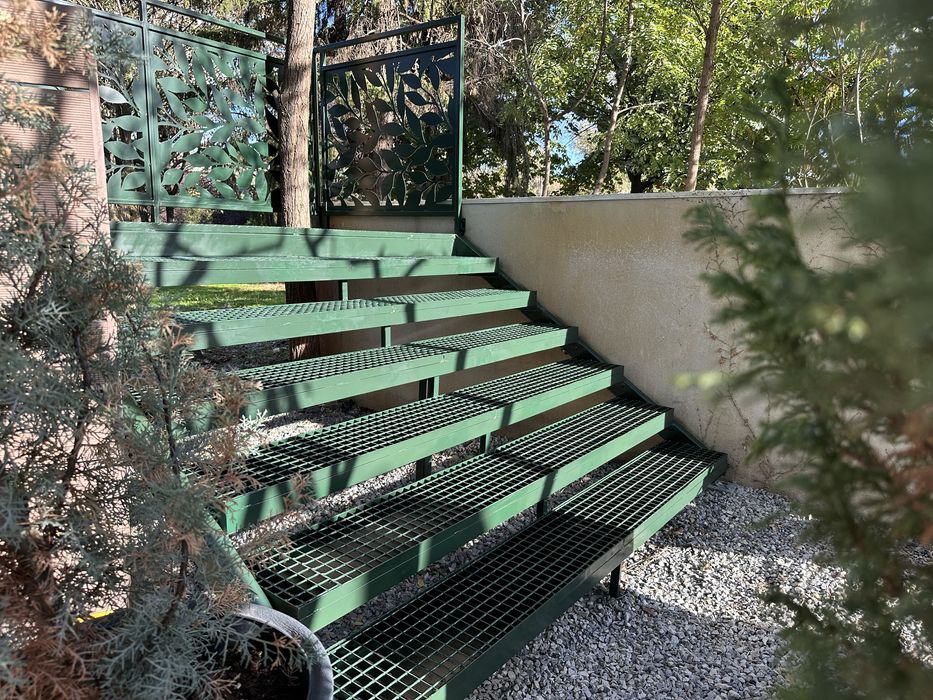 Изработка на метални стълби и конструкции