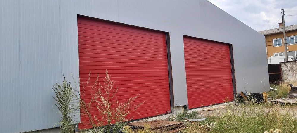 Индустриални секционни врати за халета Хьорман в цвят RAL7016
