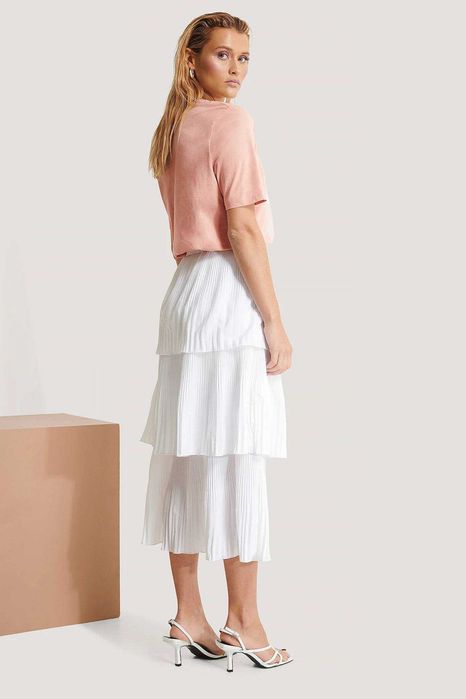 Manon Tilstra x NA-KD плисирана бяла пола