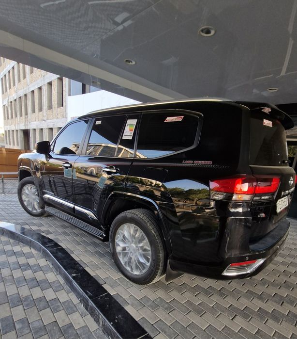 Toyota Land Cruiser 300 vx японка 2024 г   7  места