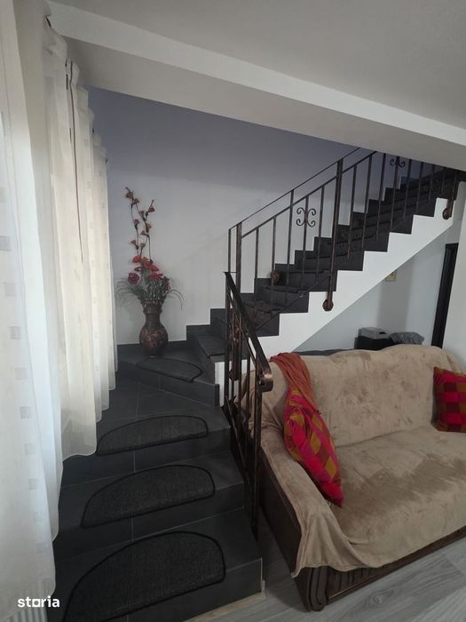 CASĂ TIP DUPLEX în Valea Adâncă reper 5 Drumuri, mobilata si utilata.