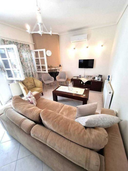 Продава прекрасна къща с площ 60 м2 и двор 220 м2 в Неа Врасна, Гърция