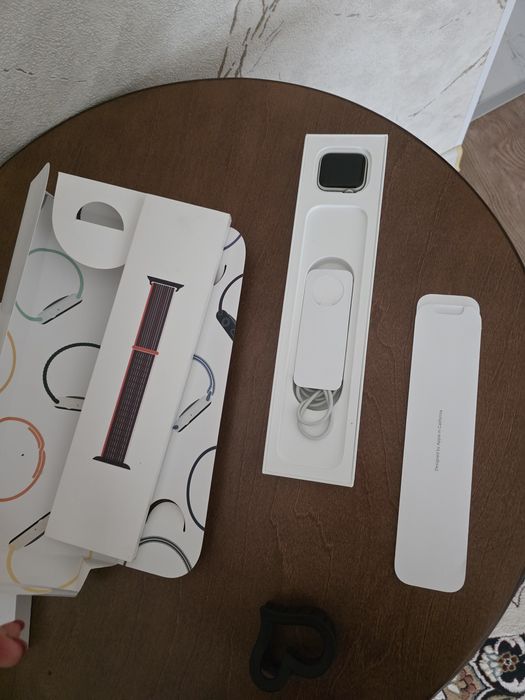 Продается смарт часы apple watch SE