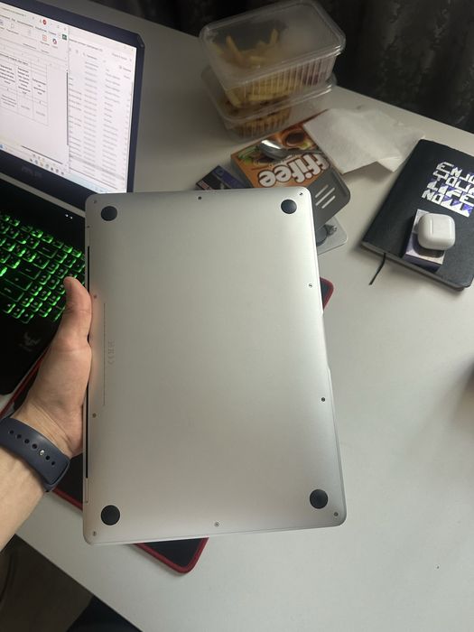 Macbook  2020 отличное состояние
